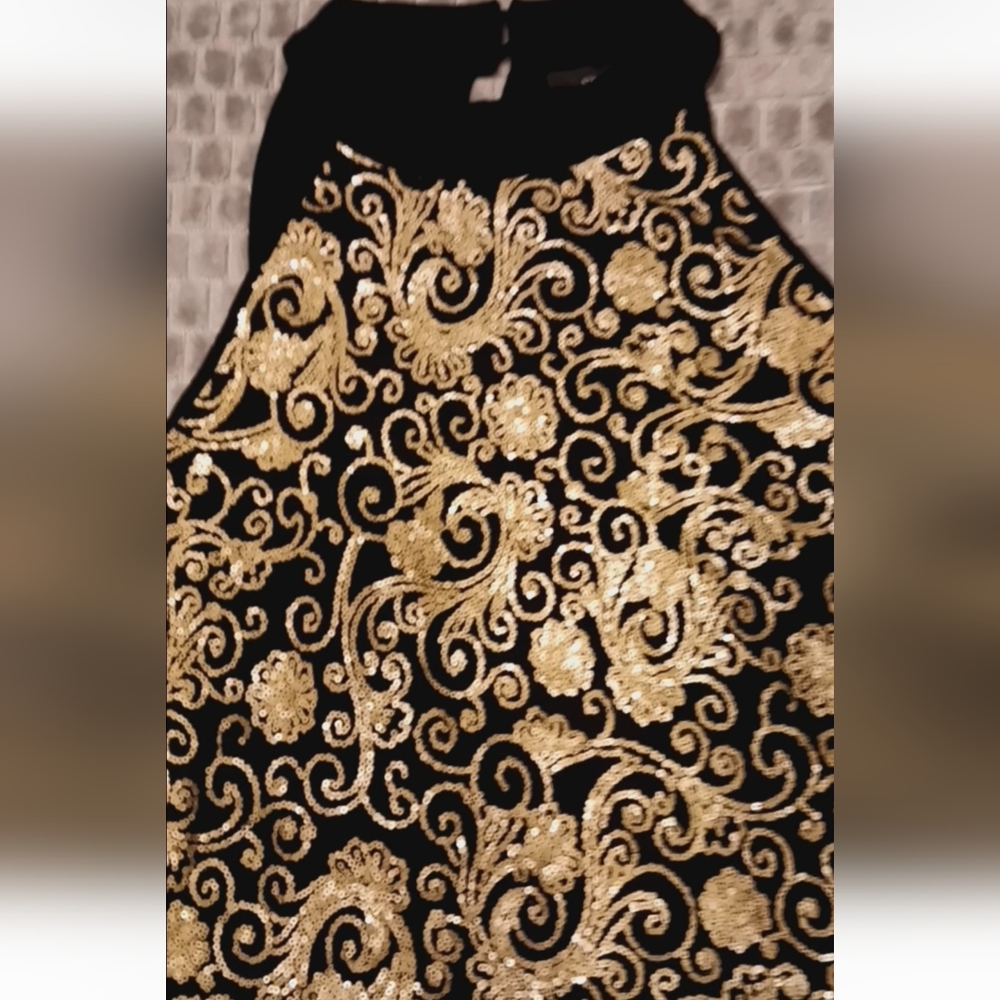 3/$15 Vintage Style & Co Black & Gold Sequin top ✨️ Size L pre-loved ♥️